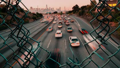 熊猫体育在线登录-西甲中锋无球跑动模式对防线施压模式研究，无球跑位阻挡犯规